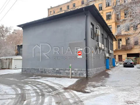 Аренда помещения, 500 метров на ул. Шелковичная 34В.